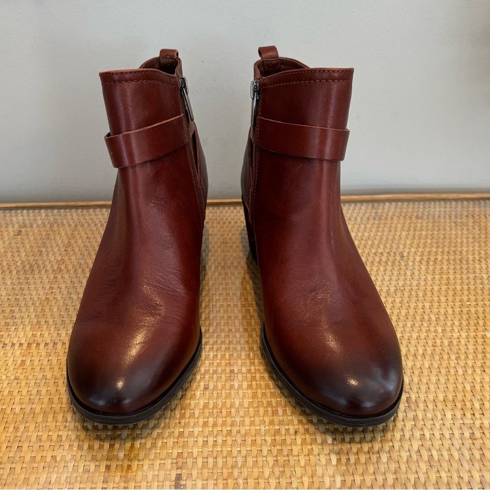 VINCE CAMUTO Women’s size 10 Peamer Cognac Burnished Leather Ankle Boots NEW!